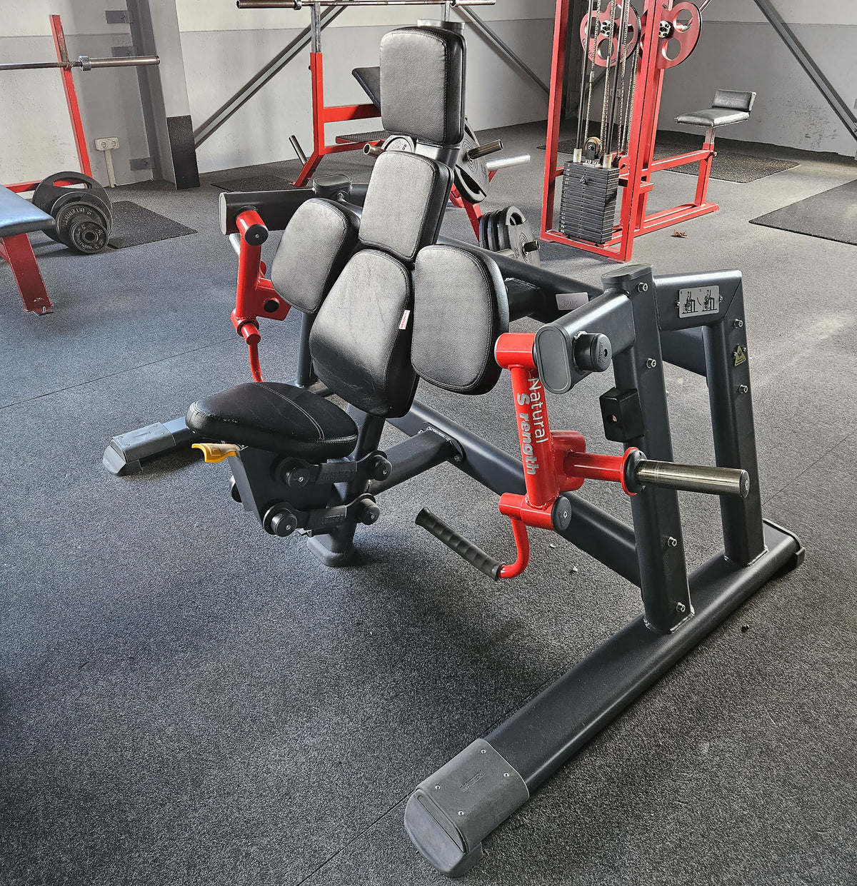 Master Sport Plate loaded Set, 10 Kraftgeräte, Farbe Schwarz und Rot, gebraucht - geprüfter Zustand