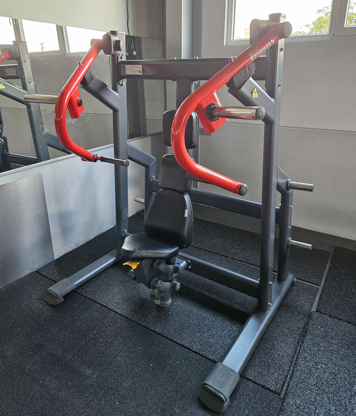 Master Sport Plate loaded Set, 10 Kraftgeräte, Farbe Schwarz und Rot, gebraucht - geprüfter Zustand