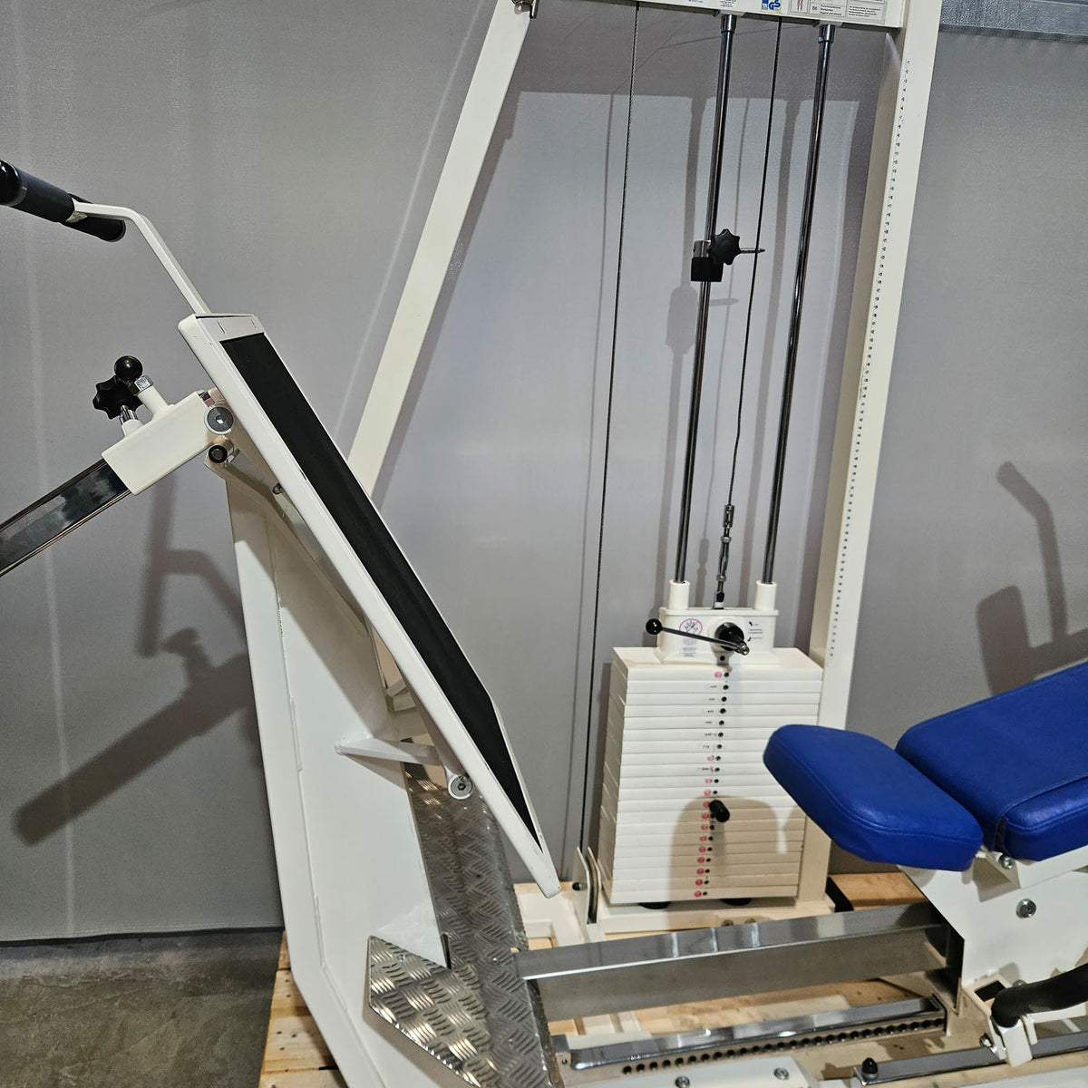 MKB Keller Funktionsstemme, Beinpresse verstellbar sitzend - liegend, 200kg Gewichtsblock, Farbe Weiß, gebraucht - überholter Zustand
