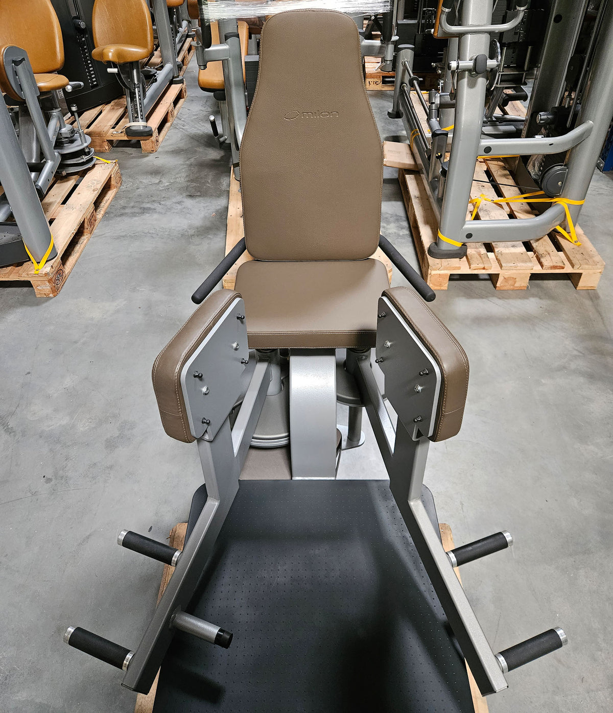 Milon Milcanic Adductor Machine, Hip Adductor, frame color silver, trim anthracite, used - refurbished condition