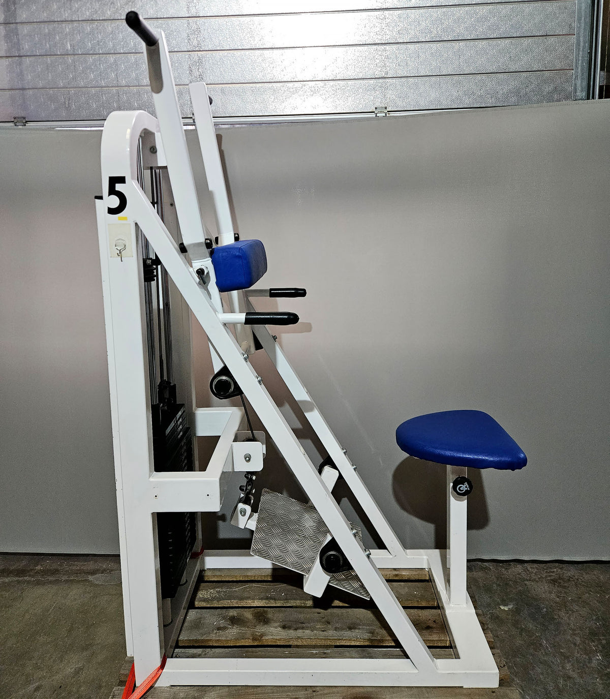 Proxomed Wadenmaschine sitzend durch Plantarflexion bzw Fuß Beugung, Farbe Weiß, gebraucht - geprüfter Zustand mit Gebrauchsspuren