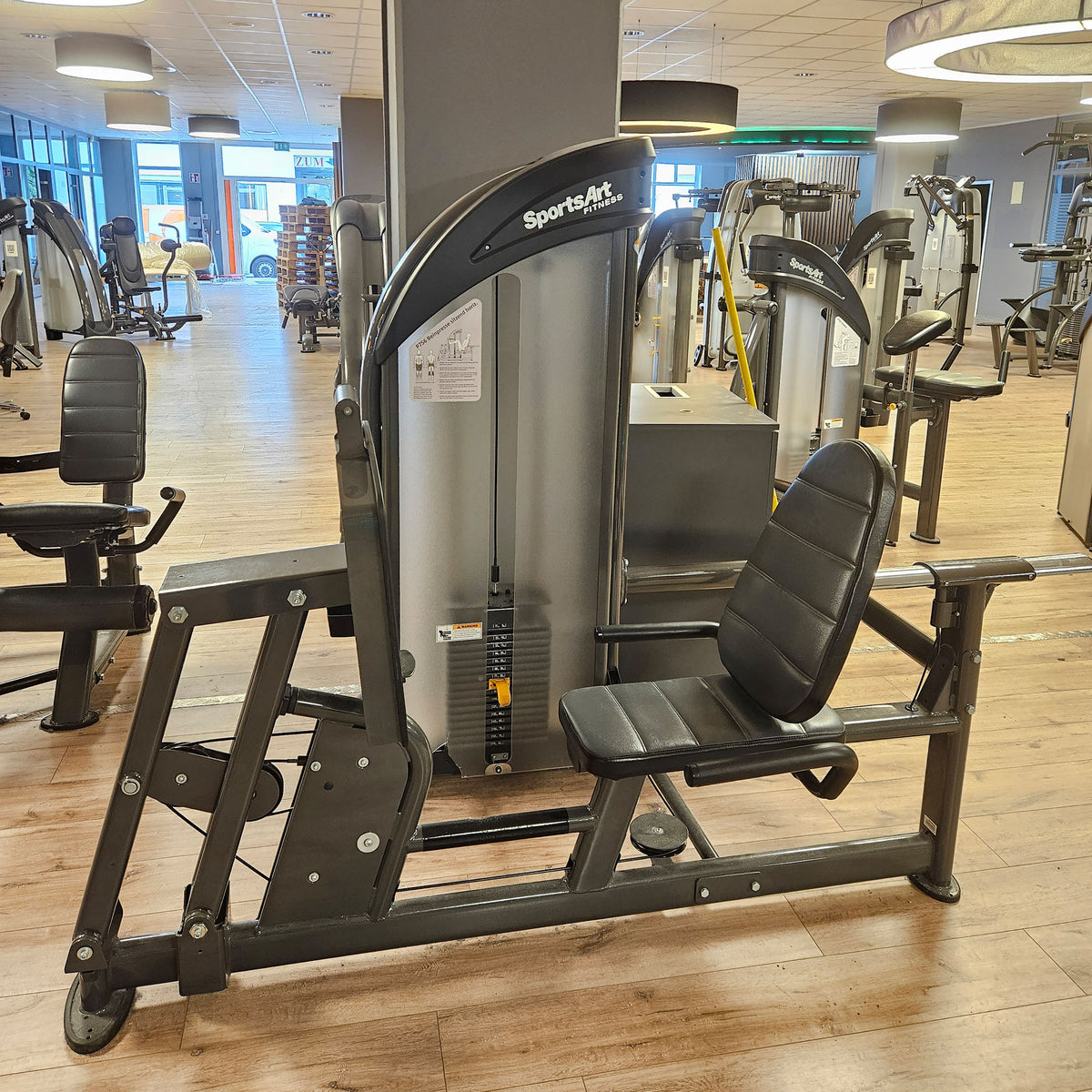 SportsArt komplette Fitnessstudio Ausstattung - 75 Fitnessgeräte im Set - Kraftgeräte, Cardiogeräte, Bänke, Racks etc - Rahmen Anthrazit, gebraucht - überholter Zustand