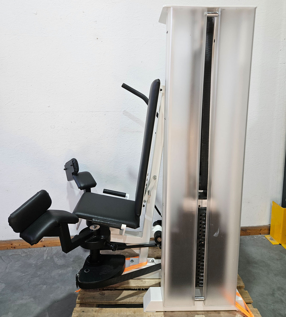 Gym80 Adduktorenmaschine, Hip Adductor, sitzend, Oldschool Bodybuilding Kraftgerät - Edition Line mit Verkleidung, Rahmen Weiß, gebraucht - geprüfter Zustand