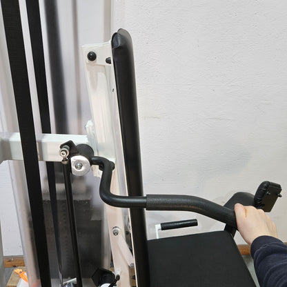 Gym80 Adduktorenmaschine, Hip Adductor, sitzend, Oldschool Bodybuilding Kraftgerät - Edition Line mit Verkleidung, Rahmen Weiß, gebraucht - geprüfter Zustand