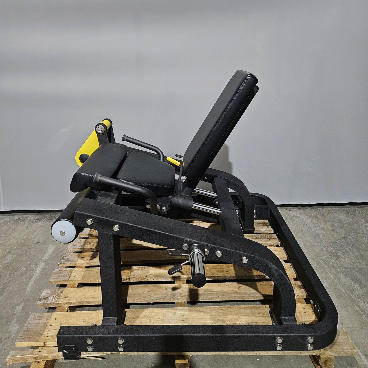 DankSport Leg Extension seated, plate loaded, color black, used - refurbished condition