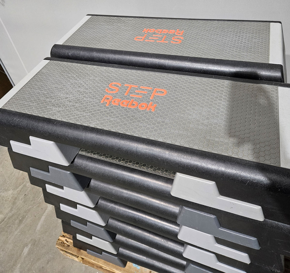 Reebok Steps / Step-Boards, 14 Stück im Set, verschiedene Farben, gebraucht - geprüfter Zustand mit Gebrauchsspuren