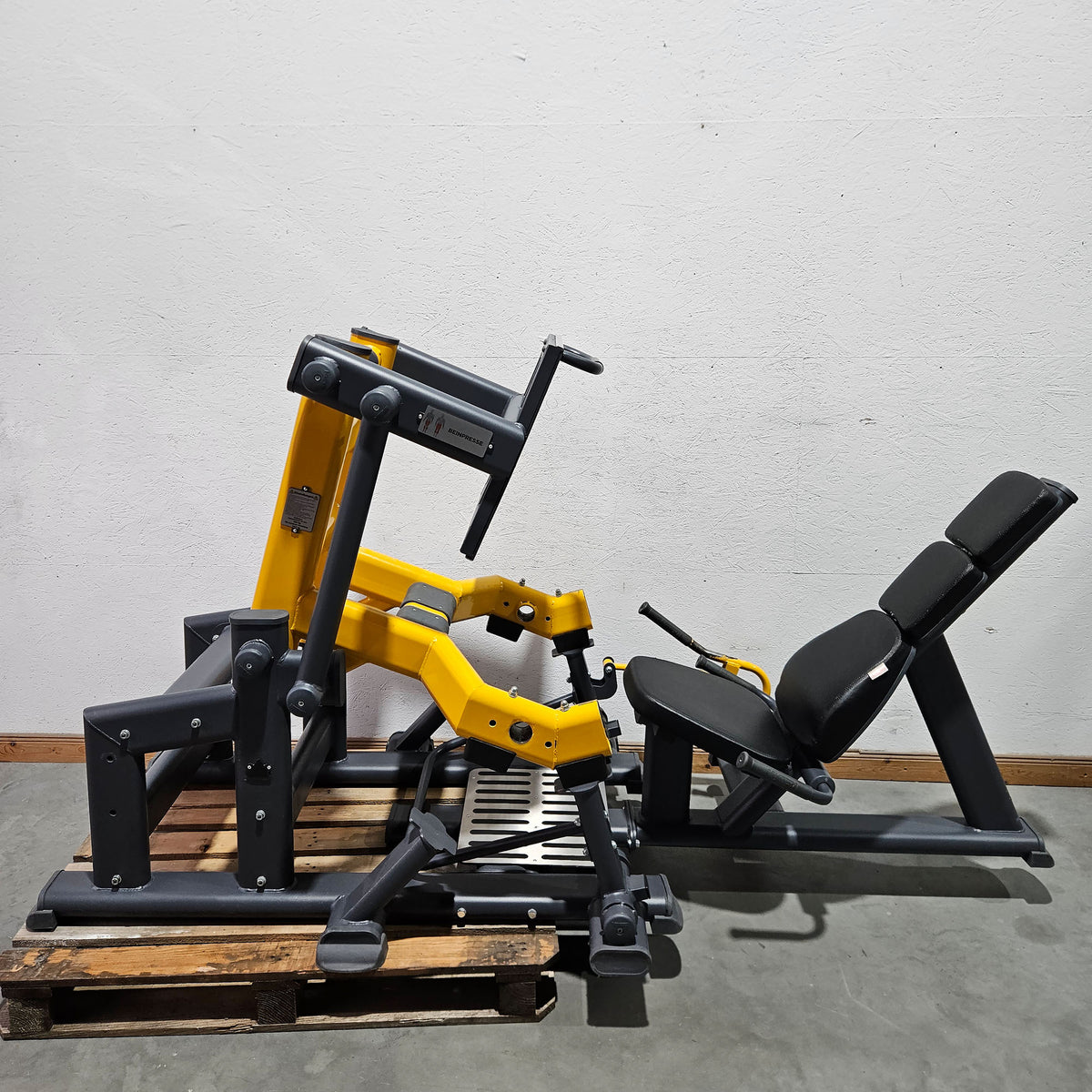 Master Sport Plate loaded Set, 14 Kraftgeräte, Farbe Schwarz/Anthrazit und Gelb, gebraucht - geprüfter Zustand