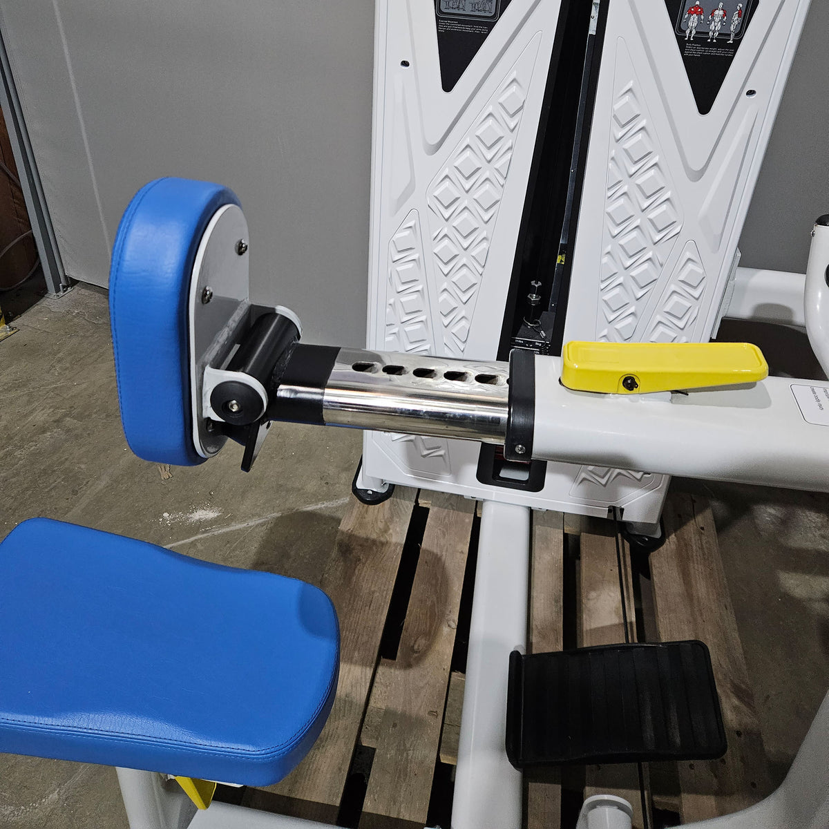 DankSport Rowing Machine with Chest Support, Row, Color White, used - exhibition model
