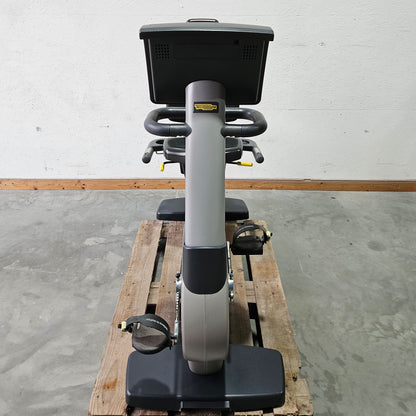 TechnoGym Recumbent Excite Line Recline 700, LED Display, verstellbare Pedalarme, mit Handpuls, Polster Schwarz, gebraucht - überholter Zustand