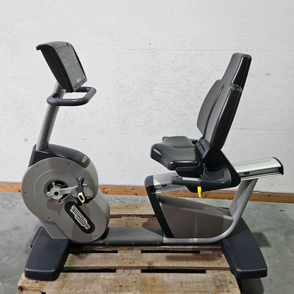 TechnoGym Recumbent Excite Line Recline 700, LED Display, verstellbare Pedalarme, mit Handpuls, Polster Schwarz, gebraucht - überholter Zustand