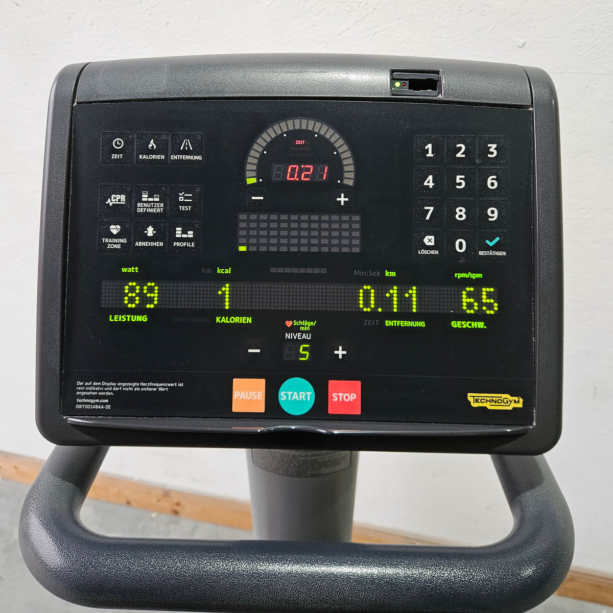 TechnoGym Recumbent Excite Line Recline 700, LED Display, verstellbare Pedalarme, mit Handpuls, Polster Schwarz, gebraucht - überholter Zustand