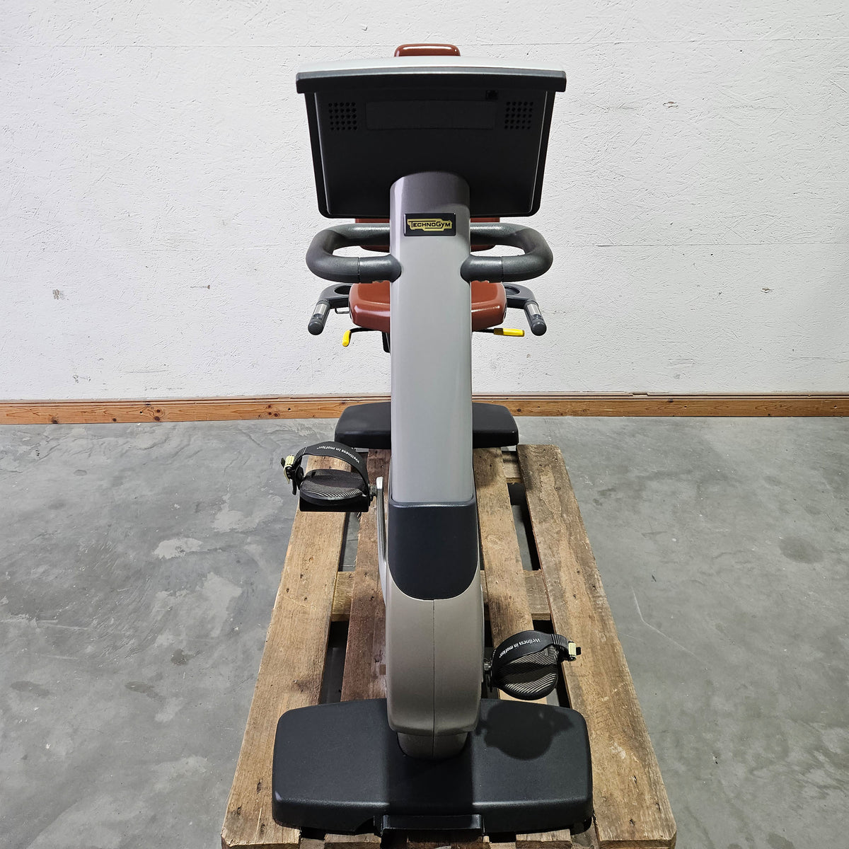 TechnoGym Recumbent Excite Line Recline 700, LED Display, mit Handpuls, Polster Rot-Braun, gebraucht - überholter Zustand