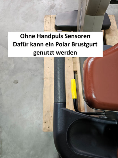 TechnoGym Recumbent Excite Line Recline 500, LED Display, verstellbare Pedalarme, ohne Handpuls, Polster Rot-Braun, gebraucht - überholter Zustand