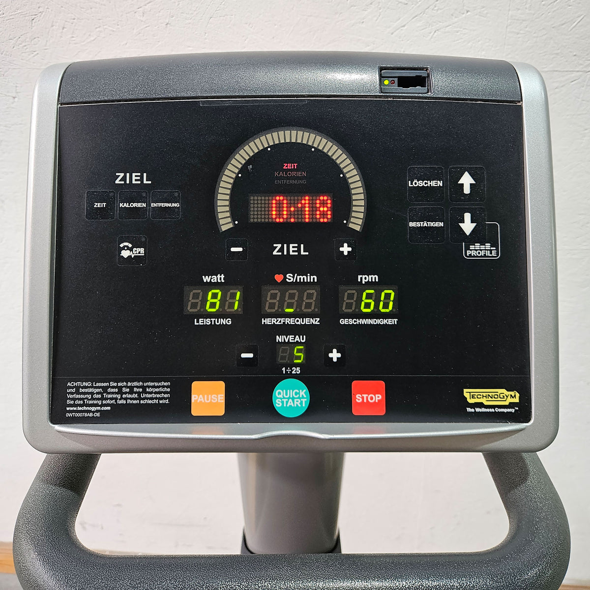TechnoGym Recumbent Excite Line Recline 500, LED Display, verstellbare Pedalarme, ohne Handpuls, Polster Rot-Braun, gebraucht - überholter Zustand
