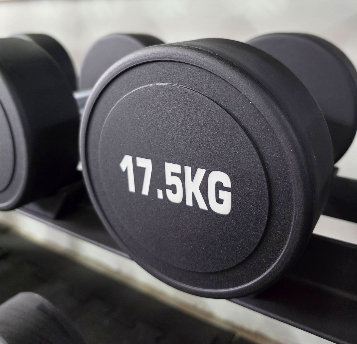 Kurzhantelsatz 2,5 - 30 kg, in 2,5kg Stufen, Polyurethan PU (ähnlich Gummi), 12 Hantelpaare im Set - NEU
