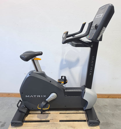 Matrix MX Performance Upright Cycle, Ergometer U-PS-F, Baujahr 2024 - MX LED Console Display, Farbe Schwarz, gebraucht - Neuwertiger Zustand