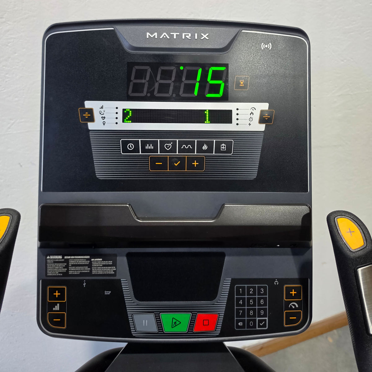 Matrix MX Performance Upright Cycle, Ergometer U-PS-F, Baujahr 2024 - MX LED Console Display, Farbe Schwarz, gebraucht - Neuwertiger Zustand