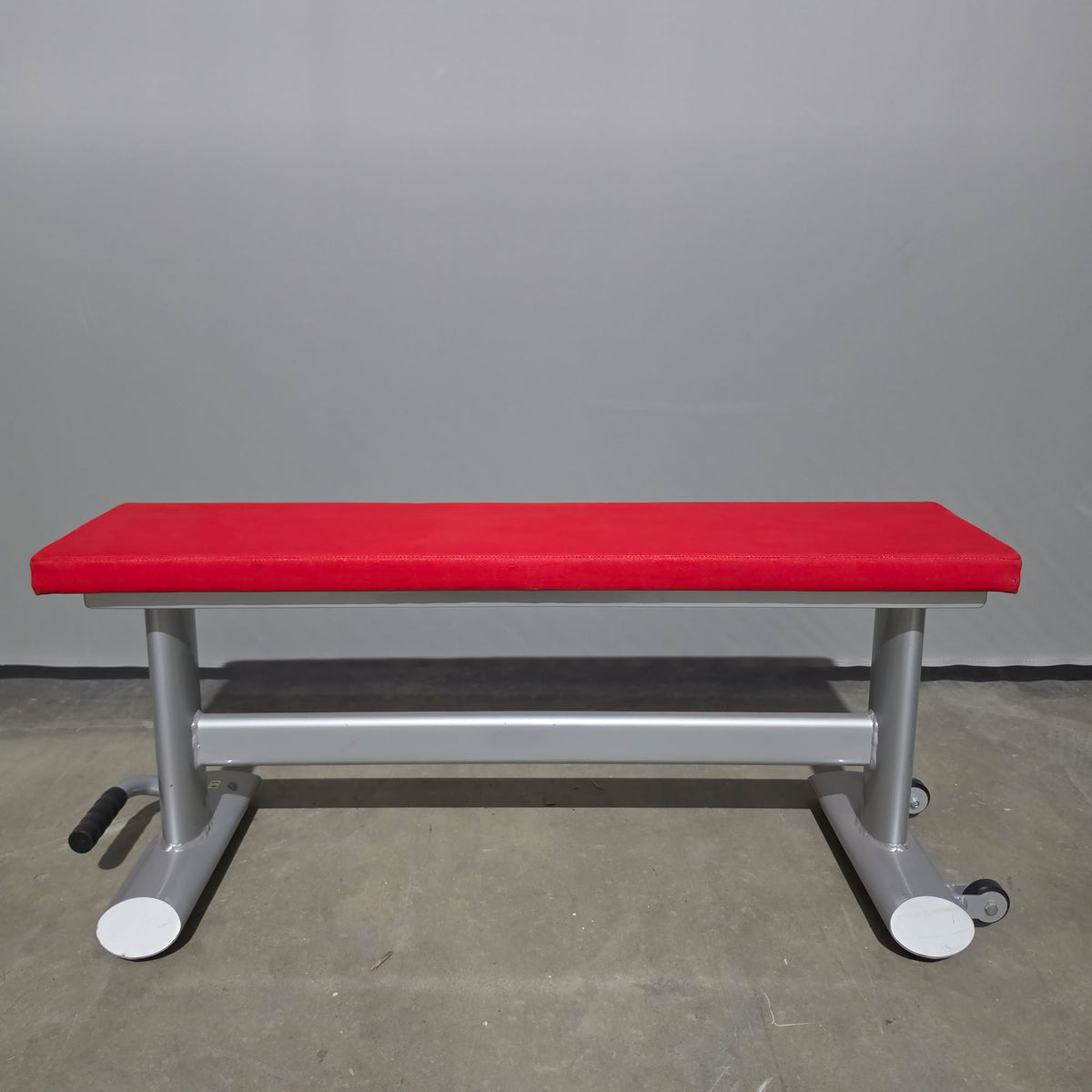 Teuwsen Flat Bench, frame silver, upholstery red, used - with signs of use