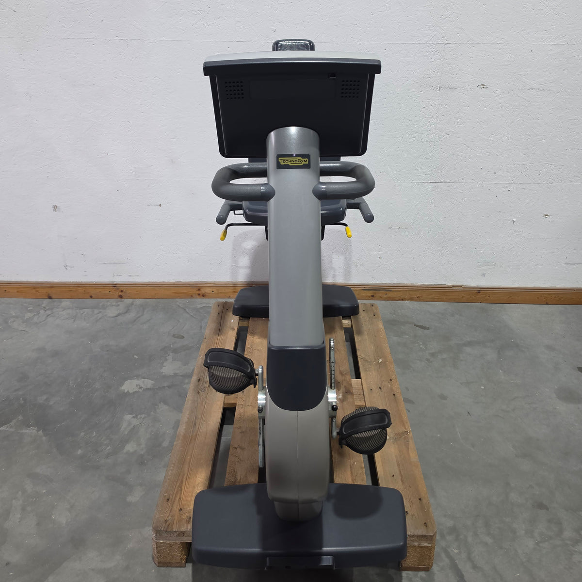 TechnoGym Recumbent Excite Line Recline 500, LED Display, adjustable pedal arms, without hand pulse, upholstery dark blue, used - refurbished condition
