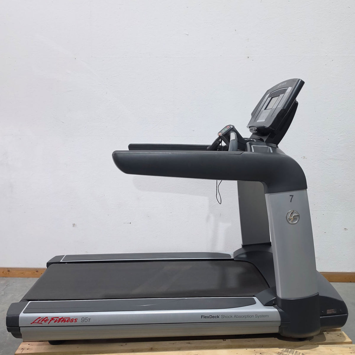 Life Fitness Laufband 95T - Elevation Series 95t - Engage 7" Touchscreen Konsole, gebraucht - überholter Zustand