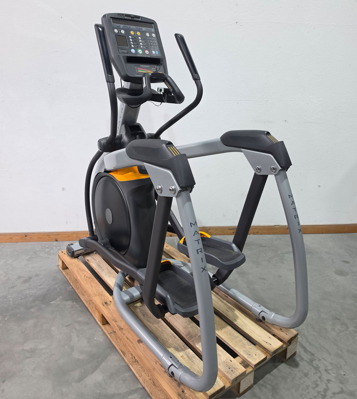 Matrix A5X Crosstrainer with Adjustable Incline, Ascent Trainer, Suspension Elliptical Trainer, LED Display, Color Silver, Used - Refurbished Condition