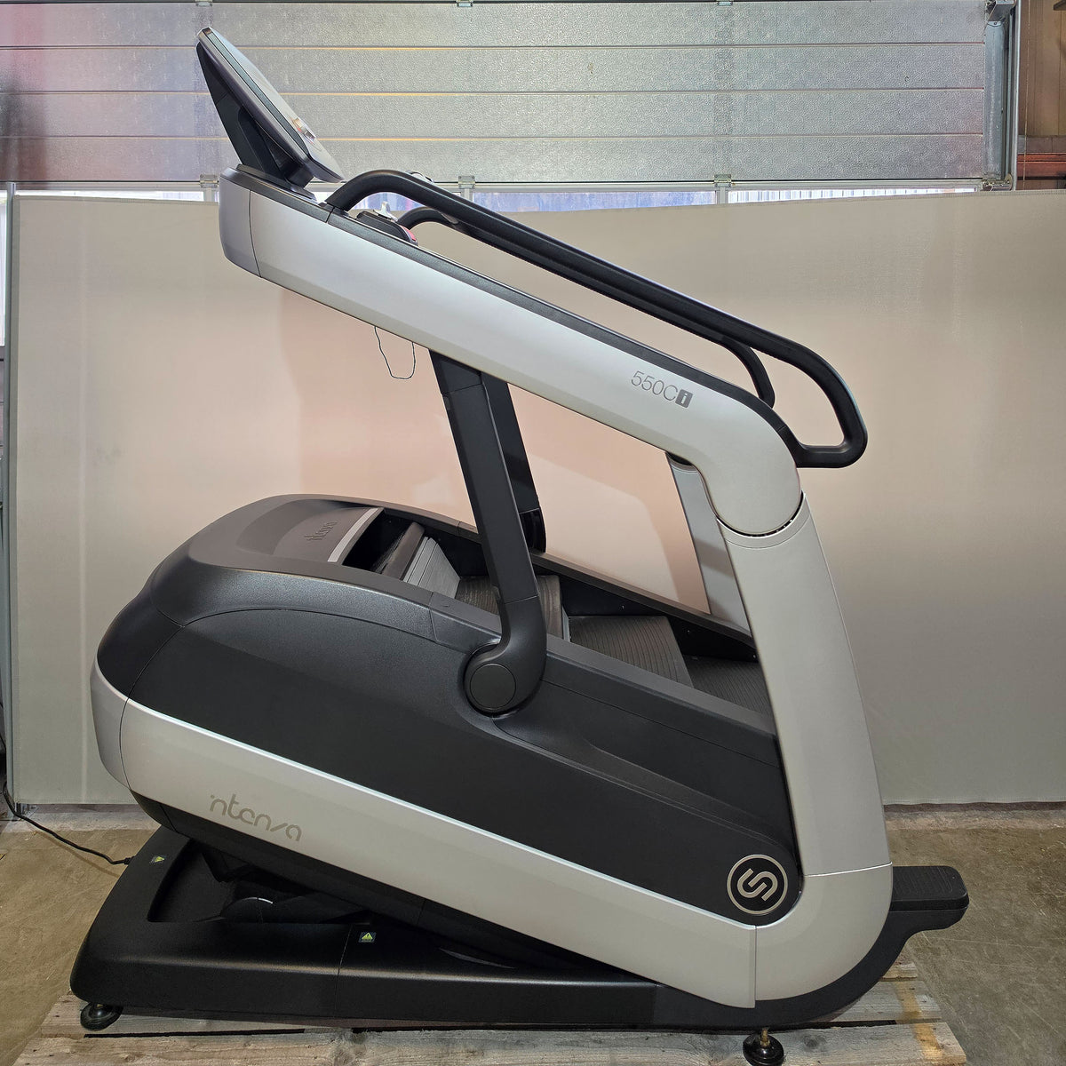 Intenza Escalate Stairclimber 550 Ci, Stair Climber, Stair, 20-level adjustable incline, LED Display, used - refurbished condition