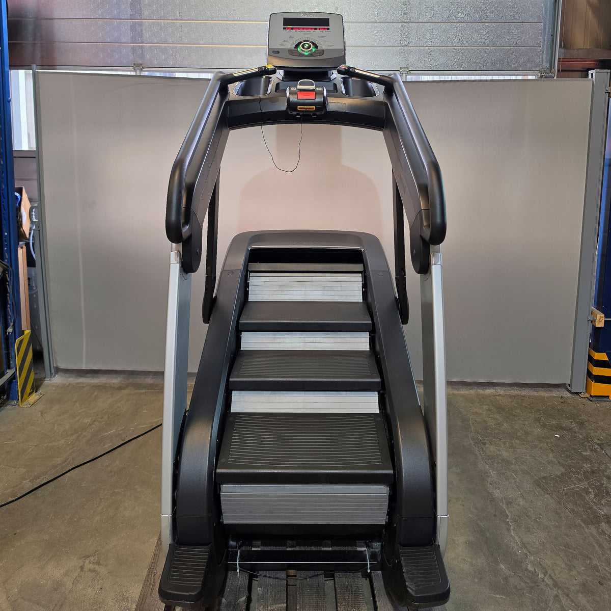 Intenza Escalate Stairclimber 550 Ci, Stair Climber, Stair, 20-level adjustable incline, LED Display, used - refurbished condition