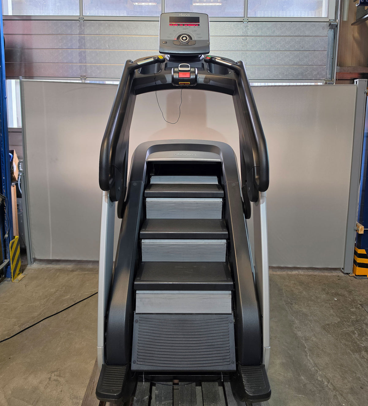 Intenza Escalate Stairclimber 550 Ci, Stair Climber, Stair, 20-level adjustable incline, LED Display, used - refurbished condition