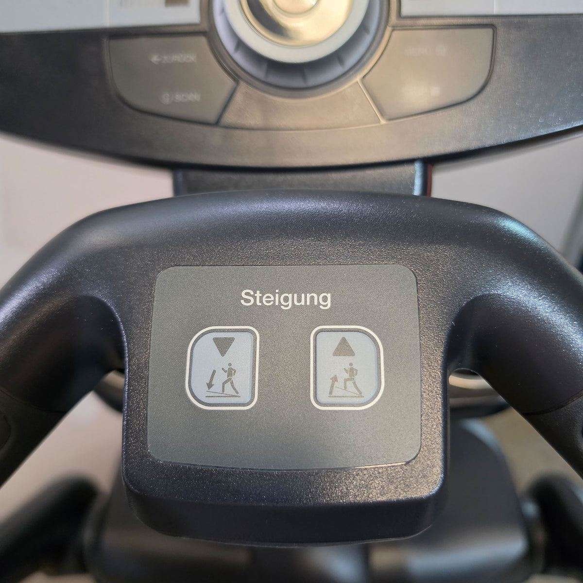 Intenza Elliptical Trainer 550 ETi, Crosstrainer mit Steigungsverstellung, LED Display, gebraucht - überholter Zustand