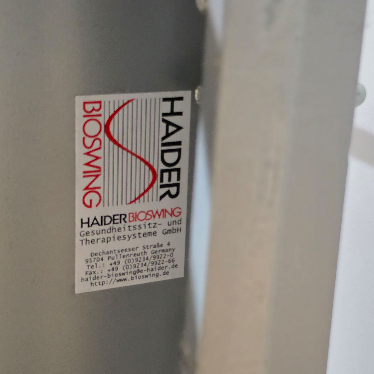 Posturomed 202 von Haider Bioswing, große Variante mit Geländer, Farbe Silber, gebraucht - geprüfter Zustand