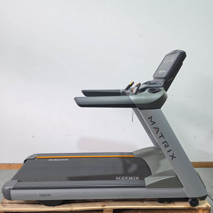 Matrix T5X Treadmill, new model, LED display, used - refurbished condition incl. new running belt