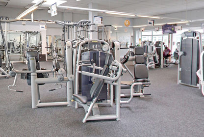 TechnoGym 18 Kraftgeräte mit Steckgewichten im Set aus der Selection Line, Strength Machines with Stack Weight, gebraucht - überholter Zustand