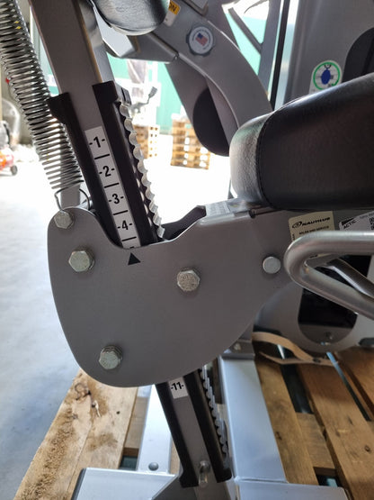 Nautilus Nitro EVO und Plus Serie - Kraftgeräte Set - 23 Fitnessgeräte und 3 Bänke im Set - gebraucht - TOP Zustand