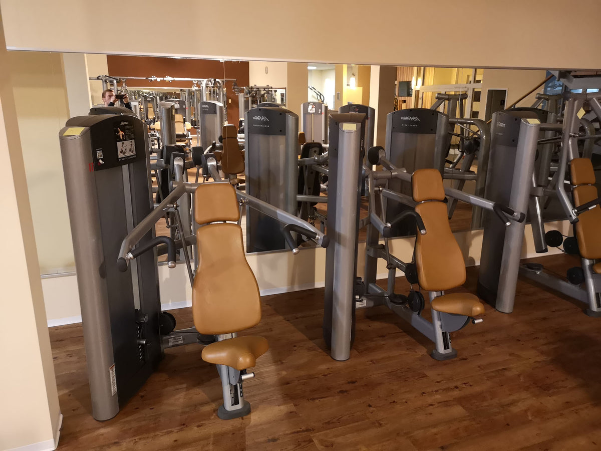 Life Fitness & Hammer Strength - 93 Fitnessgeräte - Kraftgeräte, Cardiogeräte, Plate loaded Geräte, Bänke etc - komplettes Fitnessstudio - gebraucht - TOP Zustand