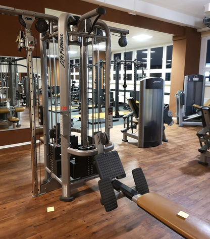 Life Fitness & Hammer Strength - 93 Fitnessgeräte - Kraftgeräte, Cardiogeräte, Plate loaded Geräte, Bänke etc - komplettes Fitnessstudio - gebraucht - TOP Zustand