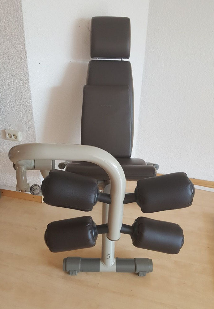 TechnoGym Easy Line Zirkel, 8 Geräte, Gestelle silbergrau, Polster braun, gebraucht