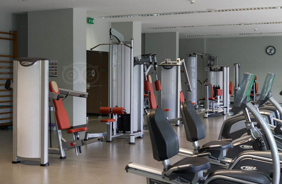 BH Fitness Gerätepark, Strength Line, 3 Jahre alt, gebraucht, Rahmen silber, Polster Orange/Braun