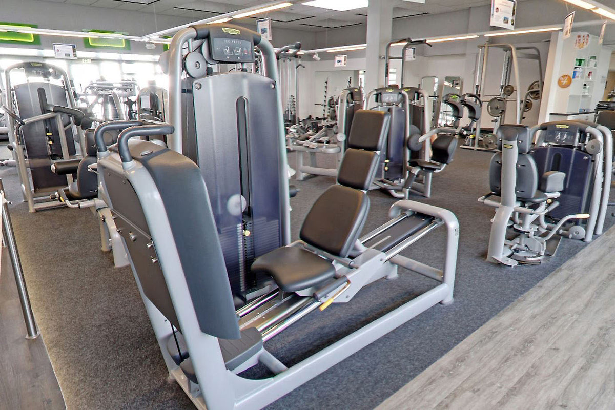 TechnoGym 10 Kraftgeräte im Set, Isocontrol Displays, Selection Line, Neue Version mit Plastikverkleidungen, gebraucht - überholter Zustand