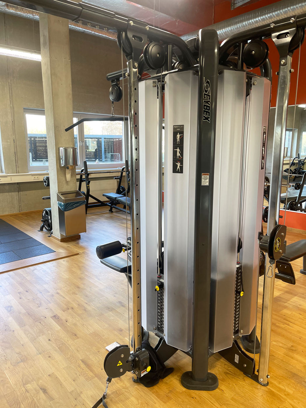Cybex 8 Stationenturm PWR Play, 8 Stack Multi Station, baugleich Life Fitness MJ Tower, große Gewichtsblöcke, Rahmenfarbe Anthrazit, gebraucht - überholter Zustand