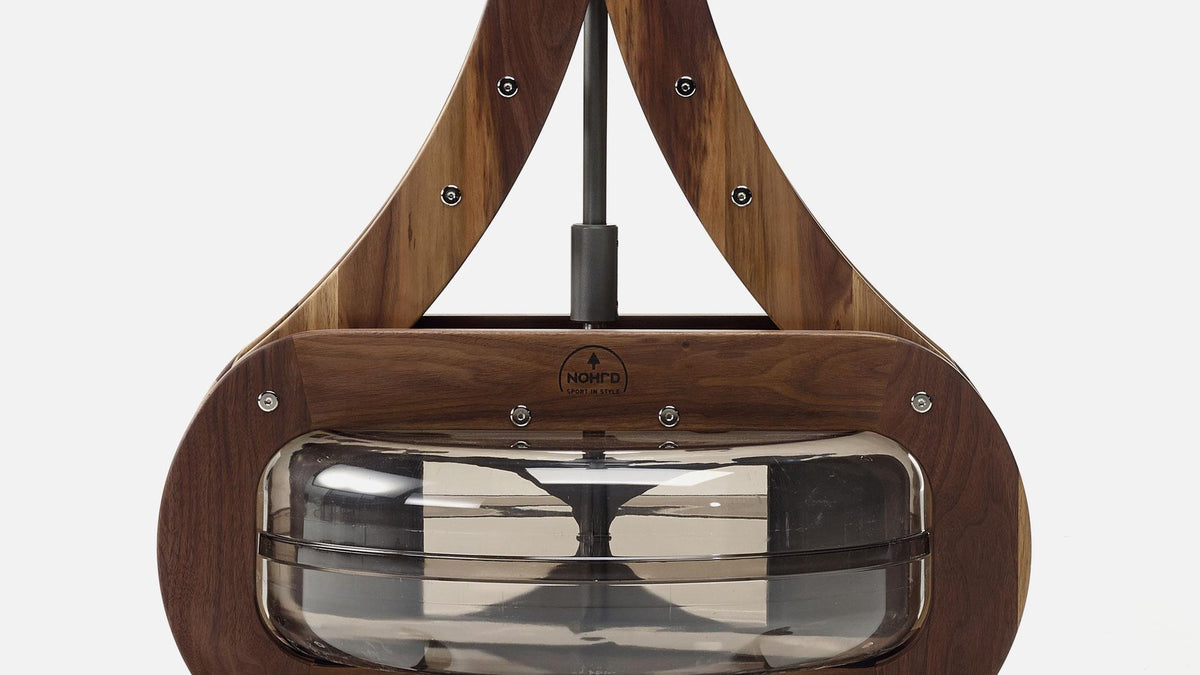 Holz-Rudergerät mit Wassertank, Marke NOHrD, Vorderansicht.