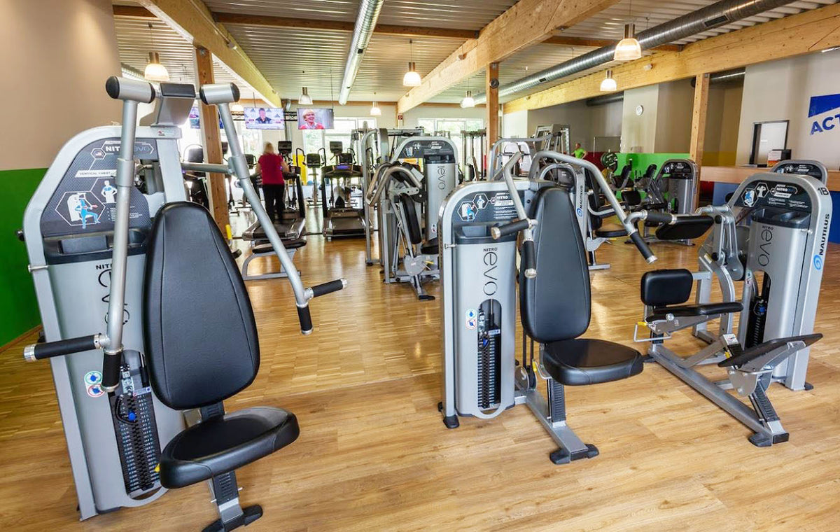 Nautilus Nitro EVO und Plus Serie - Kraftgeräte Set - 23 Fitnessgeräte und 3 Bänke im Set - gebraucht - TOP Zustand
