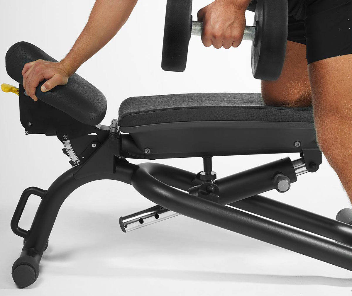 Technogym verstellbare Hantelbank ohne Ablagen, Multibank, Universalbank, Adjustable Bench, Rahmenfarbe Schwarz, gebraucht - überholter Zustand