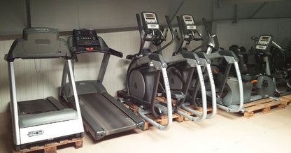 Ausdauergeräte Set 8 Stk von Matrix, junge Cardiogeräte, neue Modelle, Ascent Trainer, Laufbänder, Ergometer, Recumbent etc, gebraucht - überholter Zustand