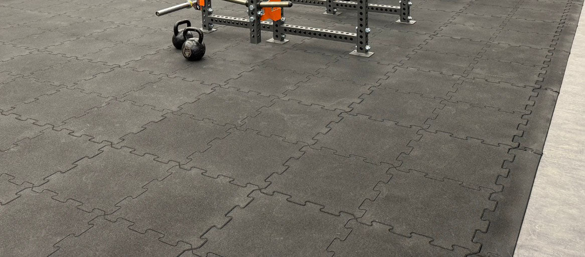 Sportboden aus Gummi, Puzzle Elemente, 10mm Stärke, Fitnessmatten, Fitnessboden, Bodenschutzmatten, Farbe Schwarz - NEU
