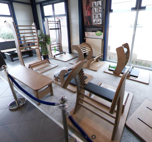 Extrafit 8-piece flexibility circle, wooden stretching circle, including bench, wood color brown, good used condition