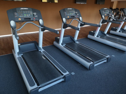 Life Fitness Laufband 95T - Integrity Serie 95t - LED Display Konsole, gebraucht - überholter Zustand