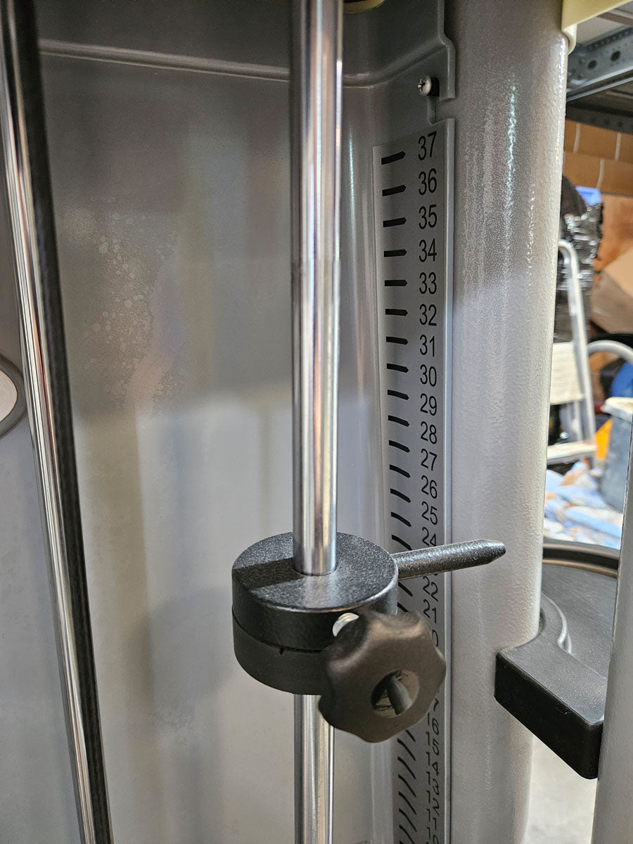 Ergo-Fit Leg Flexion 4100 S Med mit Display, Beinbeuger sitzend mit medizinischer Zulassung, MPG, Baujahr 2020, Rahmen Silber, gebraucht - überholter Zustand