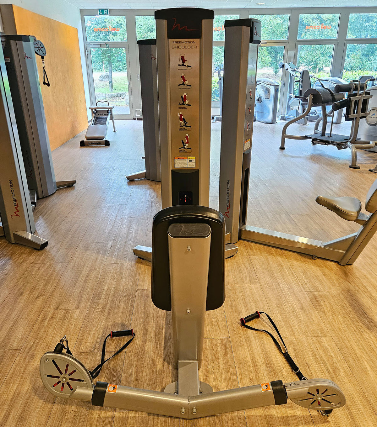Freemotion Multi-Plane Shoulder G601 - Schulterpresse am Kabel, Kabelzüge für Schultertraining, Krafttrainingsgerät aus der Genesis Serie, Rahmenfarbe Silber, gebraucht - überholter Zustand