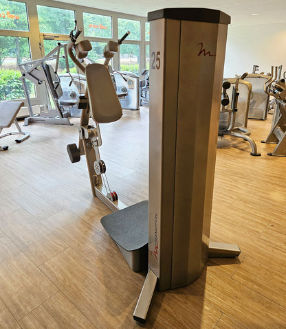 Freemotion Squat G610 - Squat machine, leg strength training device from the Genesis series, frame color silver, used - refurbished condition