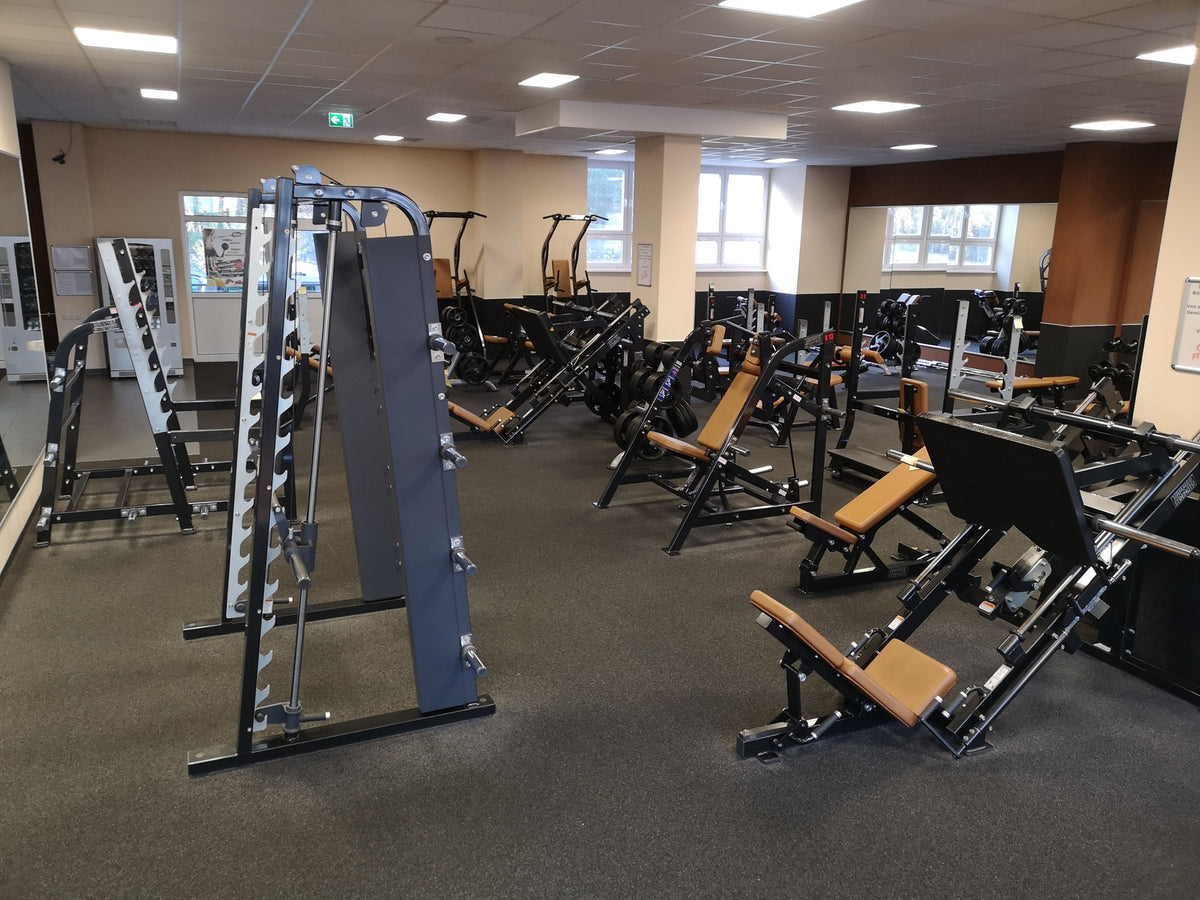 Life Fitness & Hammer Strength - 93 Fitnessgeräte - Kraftgeräte, Cardiogeräte, Plate loaded Geräte, Bänke etc - komplettes Fitnessstudio - gebraucht - TOP Zustand